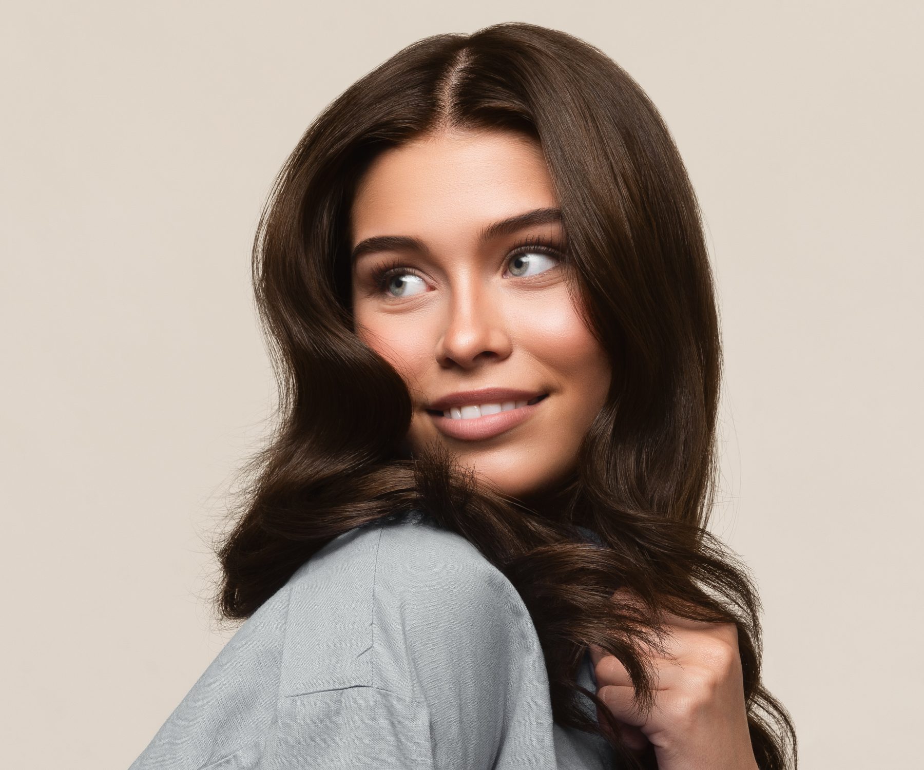 hair-care-brand-dark-brown-model-studio-photography