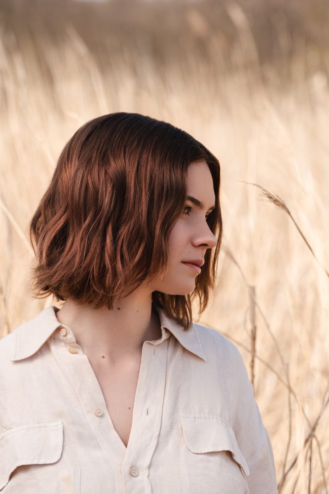 hairdresser-editorial-outdoor-photoshoot-natural-lighting-red-model-profile