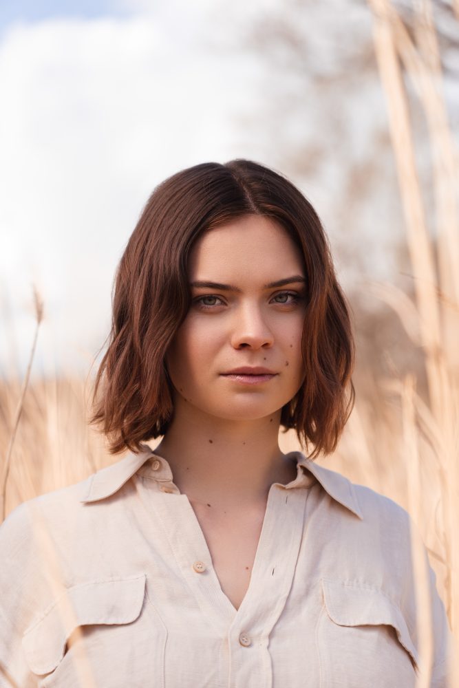 hairdresser-editorial-outdoor-photoshoot-natural-lighting-red-model